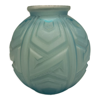 Vase boule en verre pressé moulé satiné bleu. Art Déco