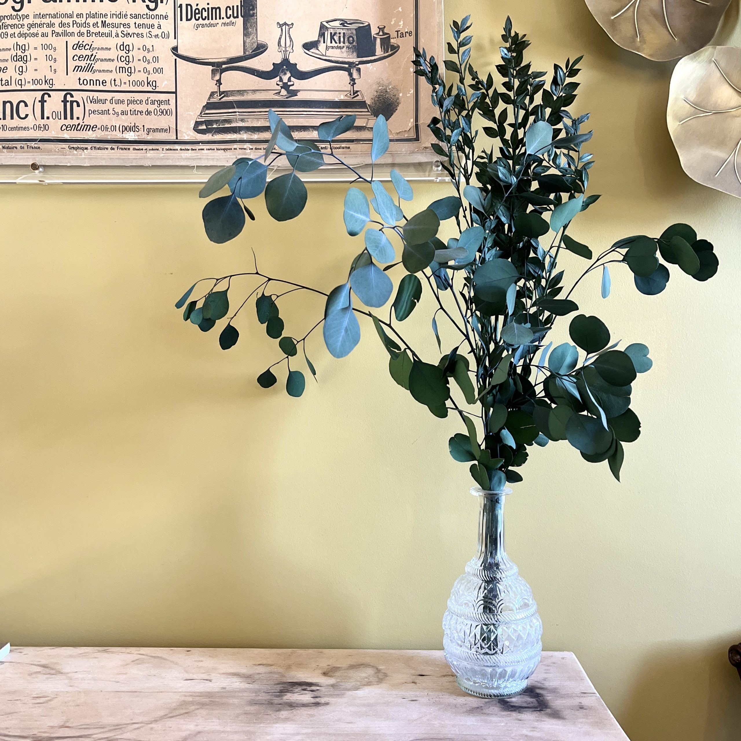 Blown glass decanter and relief decoration