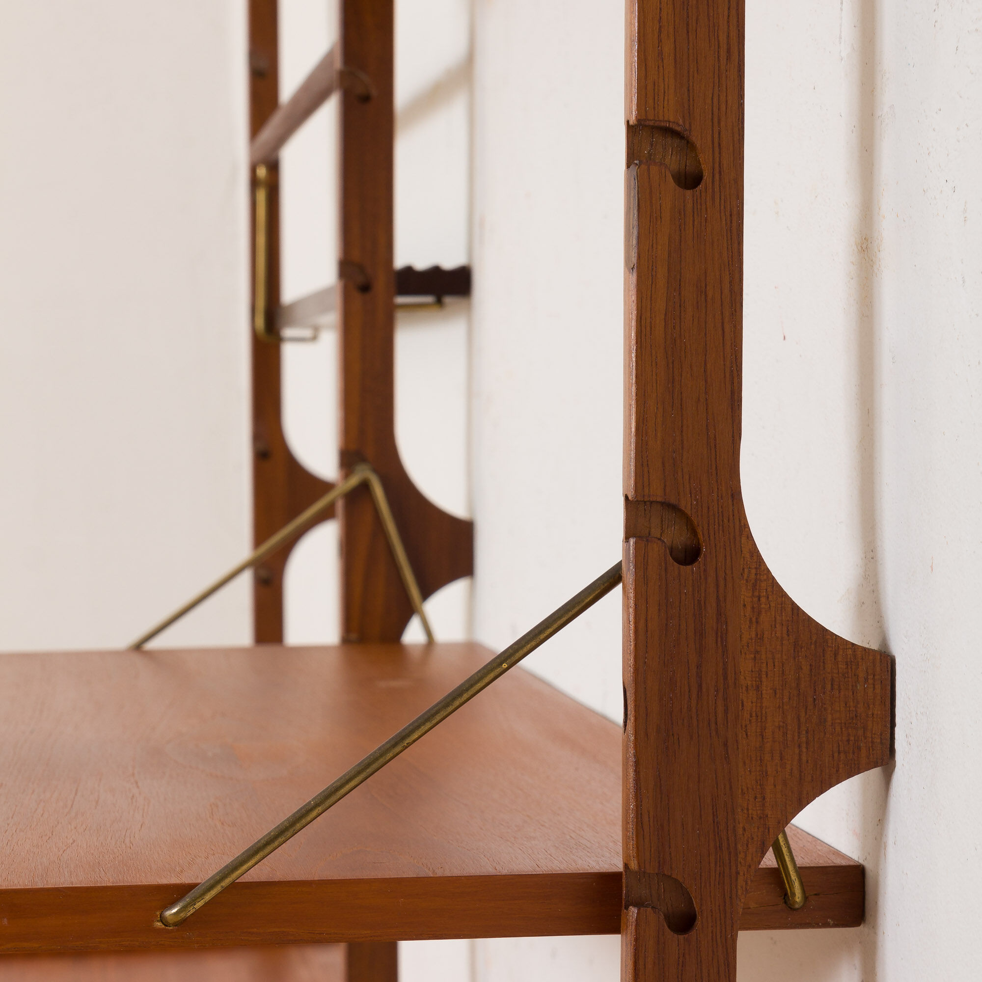 Ergo Wall Unit in teak with 6 shelves and a cabinet by John Texmon for Blindheim Møbelfabrikk