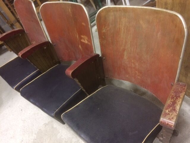 Suite de 3 anciens fauteuil de cinema