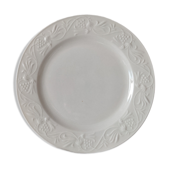 White plate plant motifs in relief Flat In very good condition House The Cartridge Diameter 24
