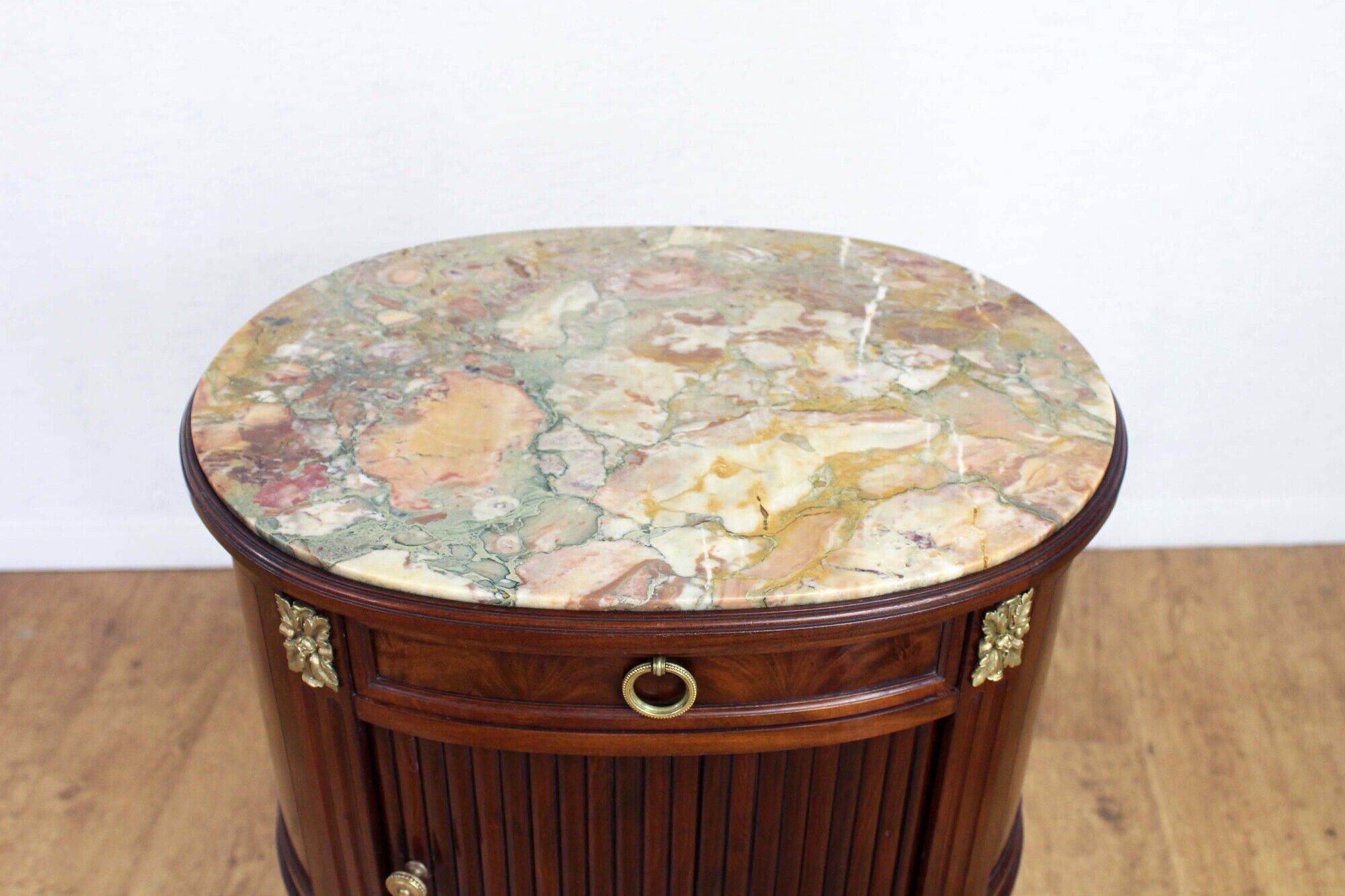 Furniture style Louis XVI mahogany of the 1920s.