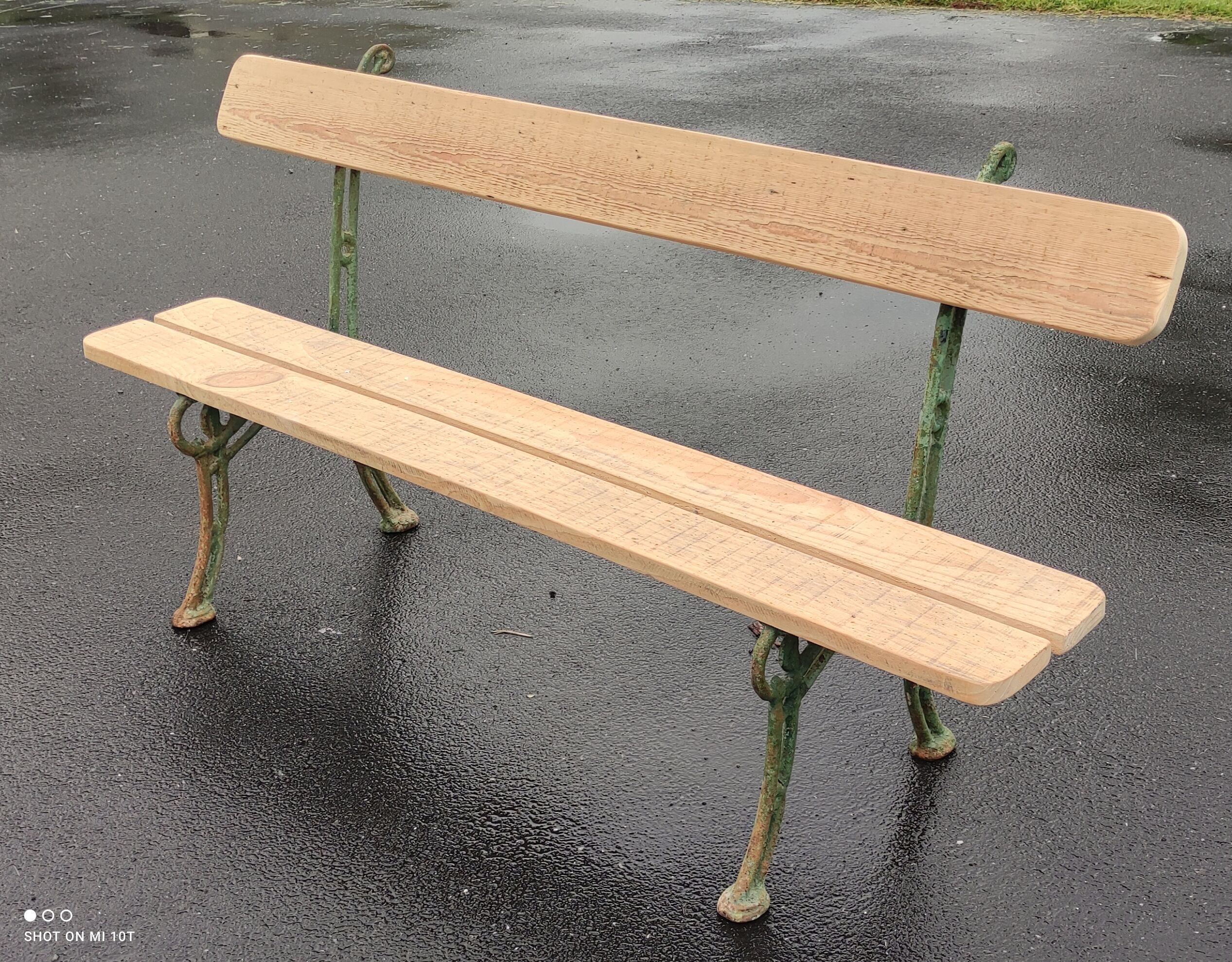 Old garden bench cast-cast foot