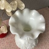 White opaline vase from Portieux Vallerysthal - French fair opaline