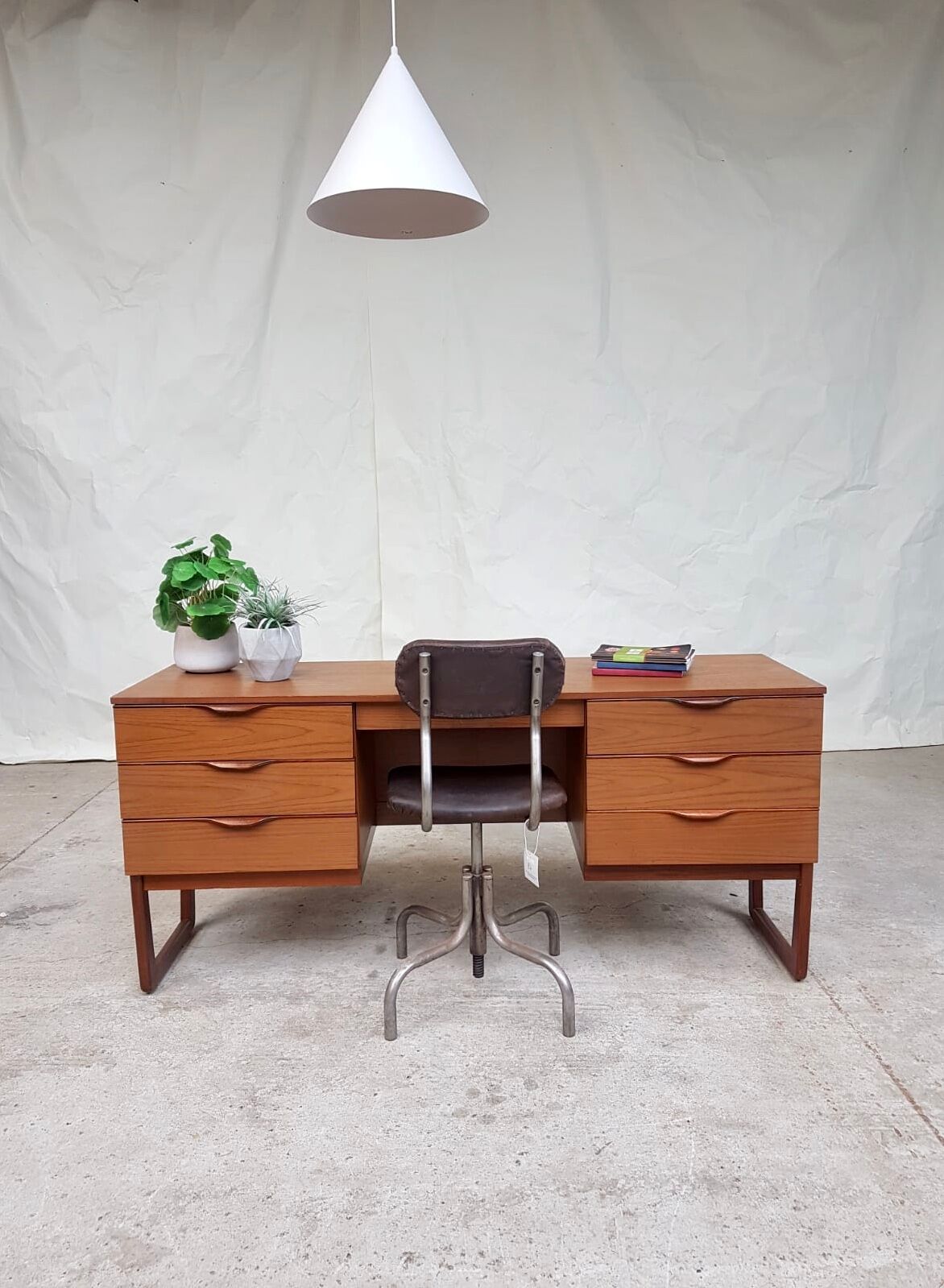 Bureau du milieu du siècle