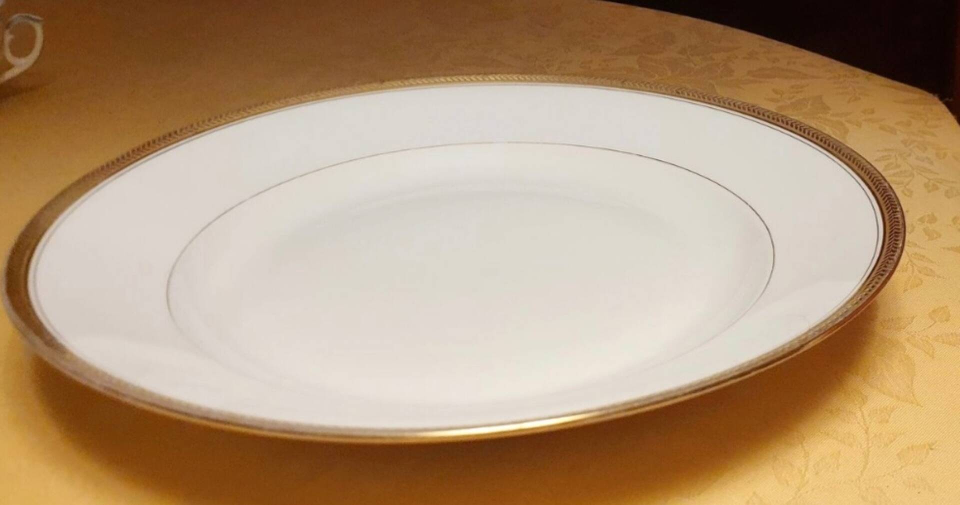 Large shallow dish in Limoges porcelain - F. Legrand & Cie