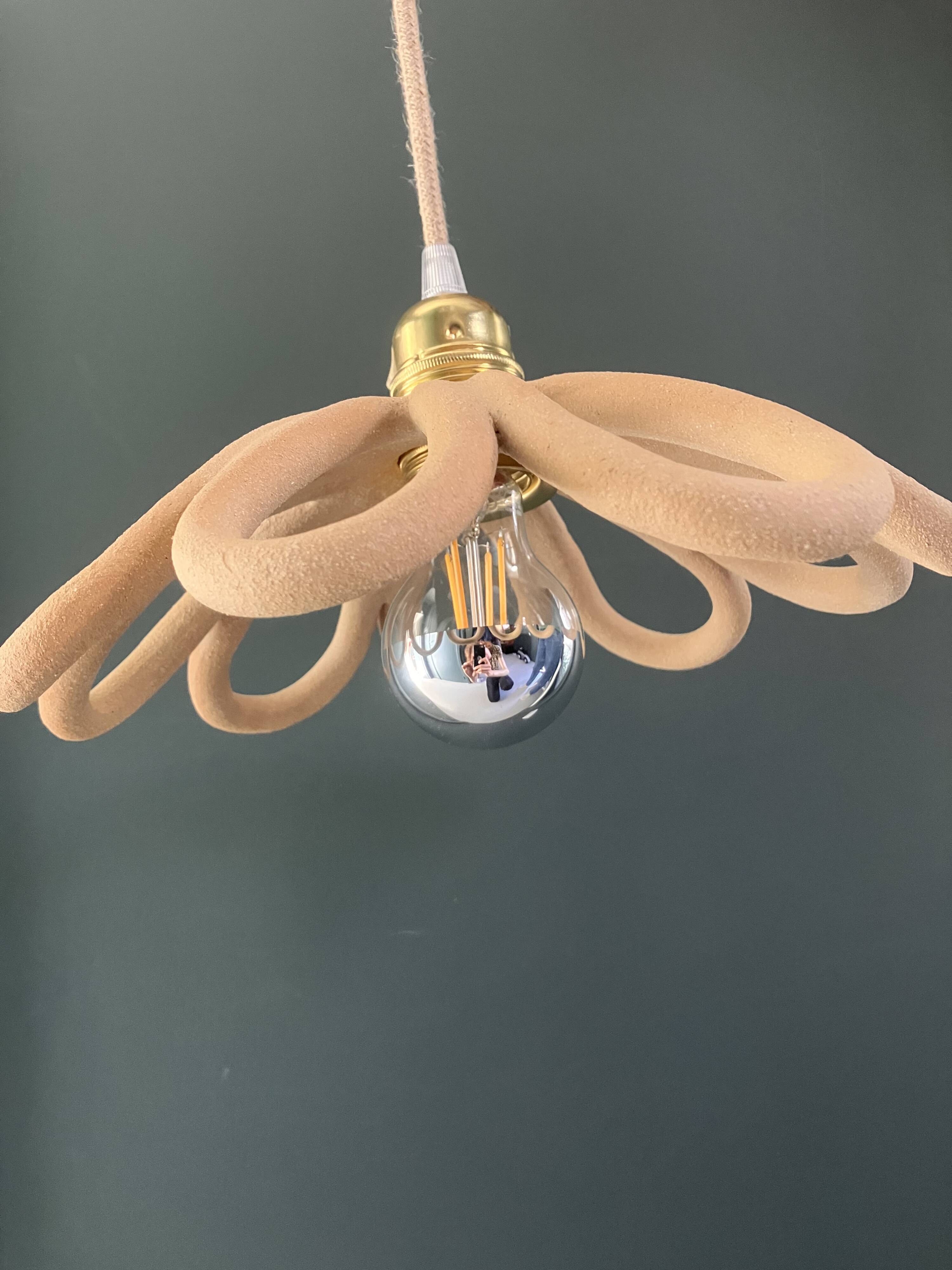 Suspension en céramique fleur en grès - artisanat français