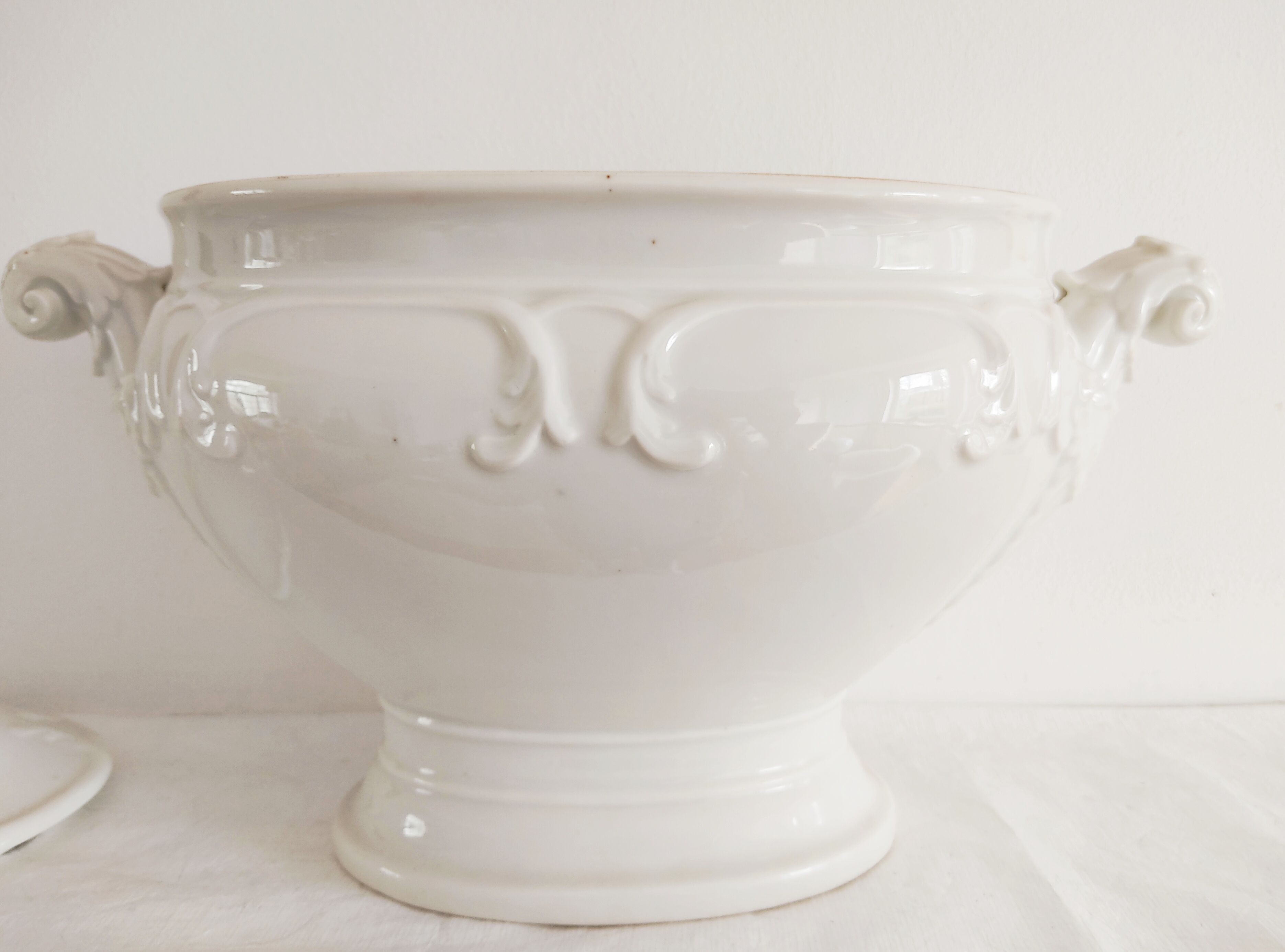 Soupière en porcelaine blanche, fin du 19e