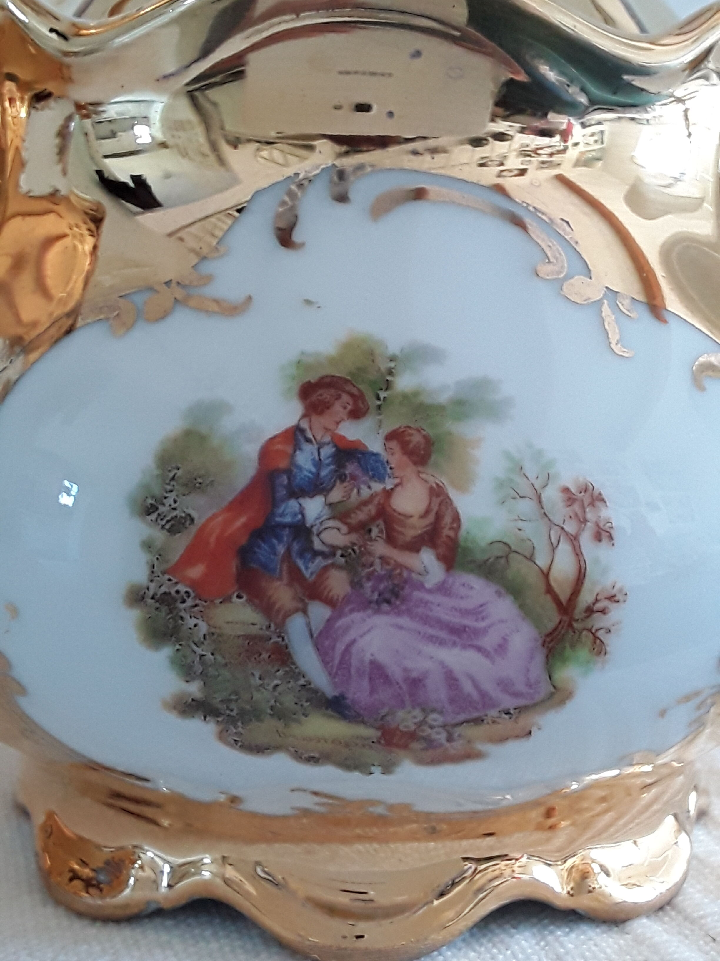 Gold porcelain coffee service