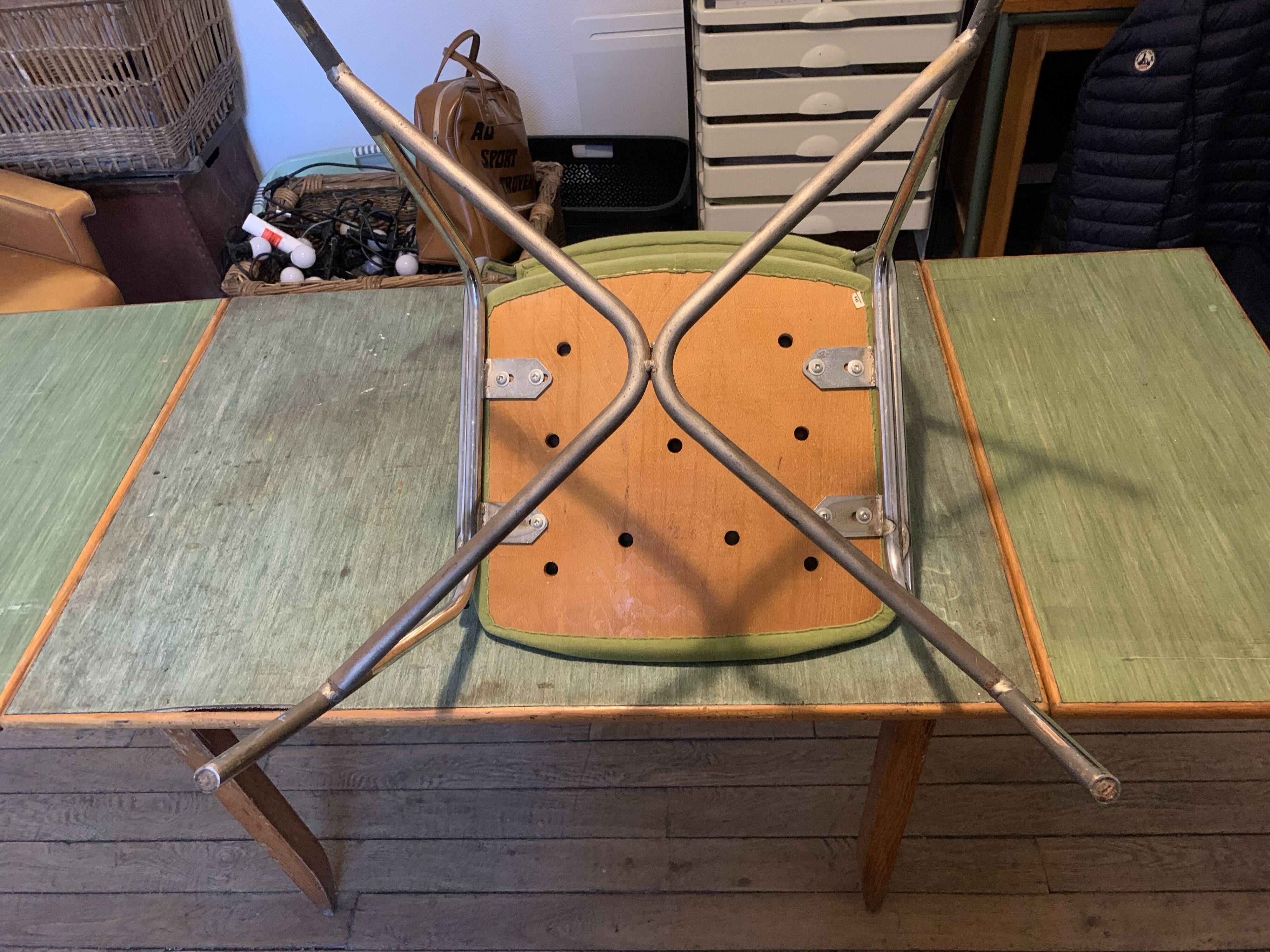 5 chaises 1 fauteuil 1970  structure chrome assise tissu vert style indus