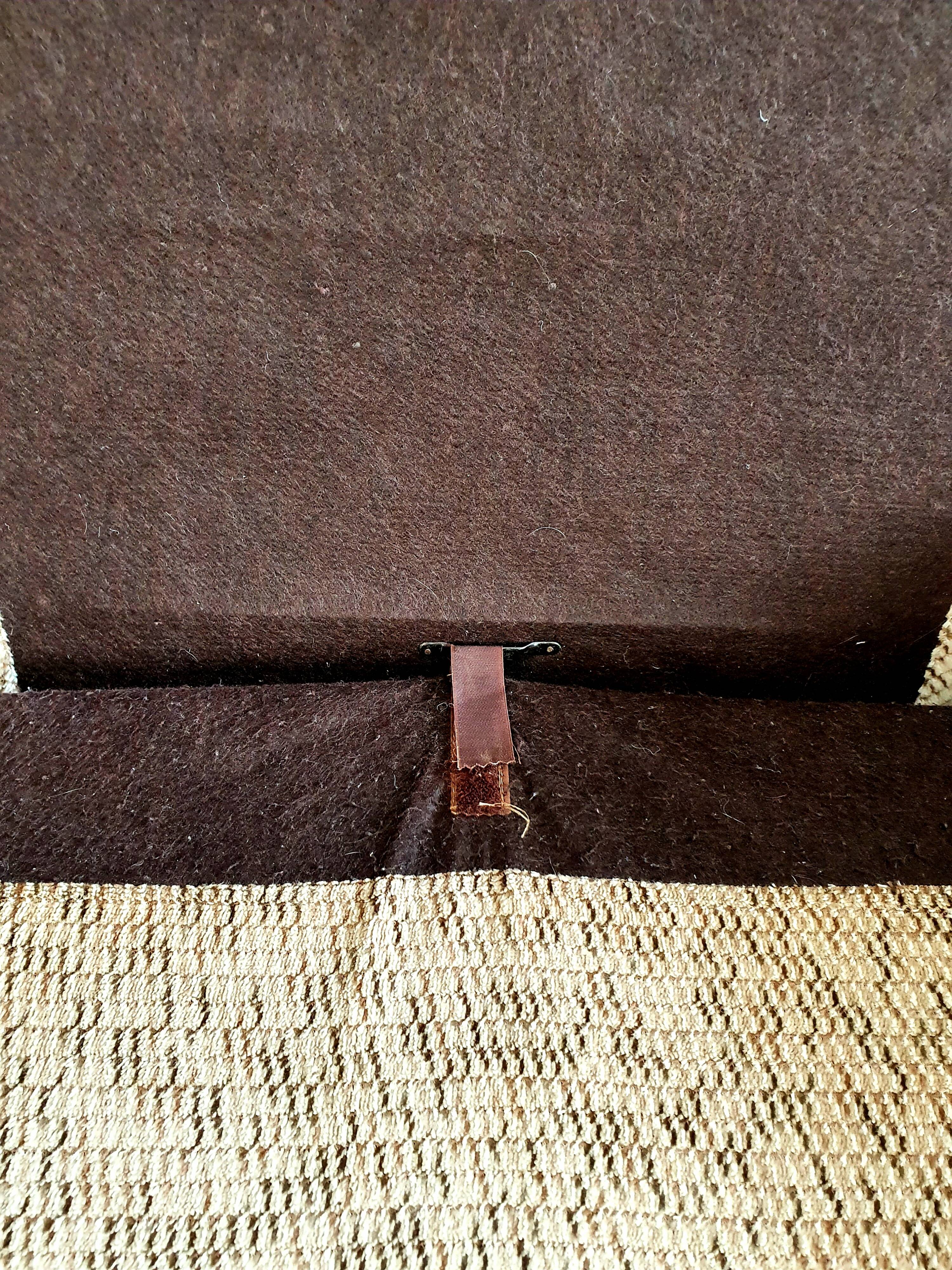 Vintage velvet armchair armrests fins