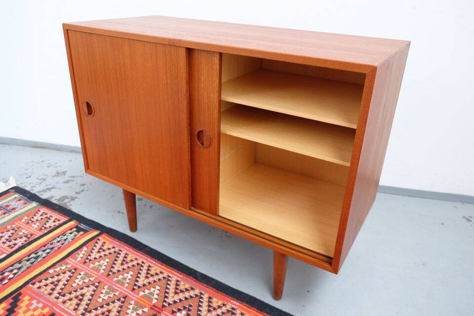 Vintage Danish teak chest of drawers from the 60s/70s, Danish retro style.