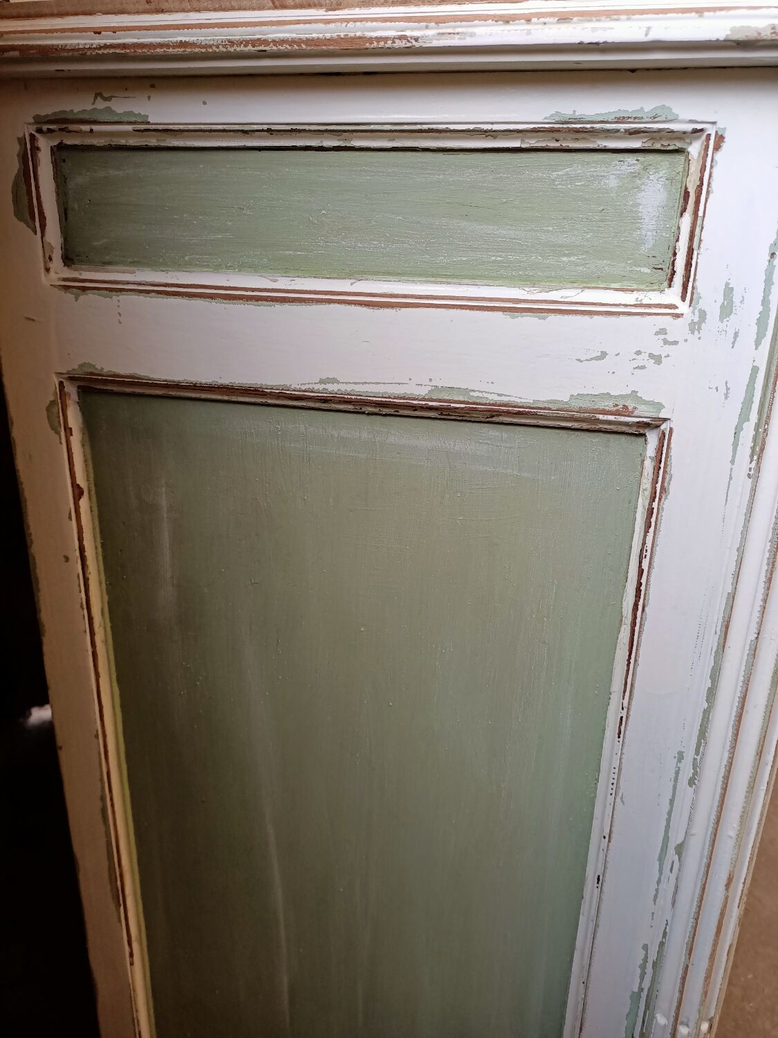 Patinated buffet service