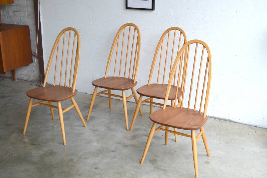 Série de quatre chaises « Quaker »par Lucian Ercolani