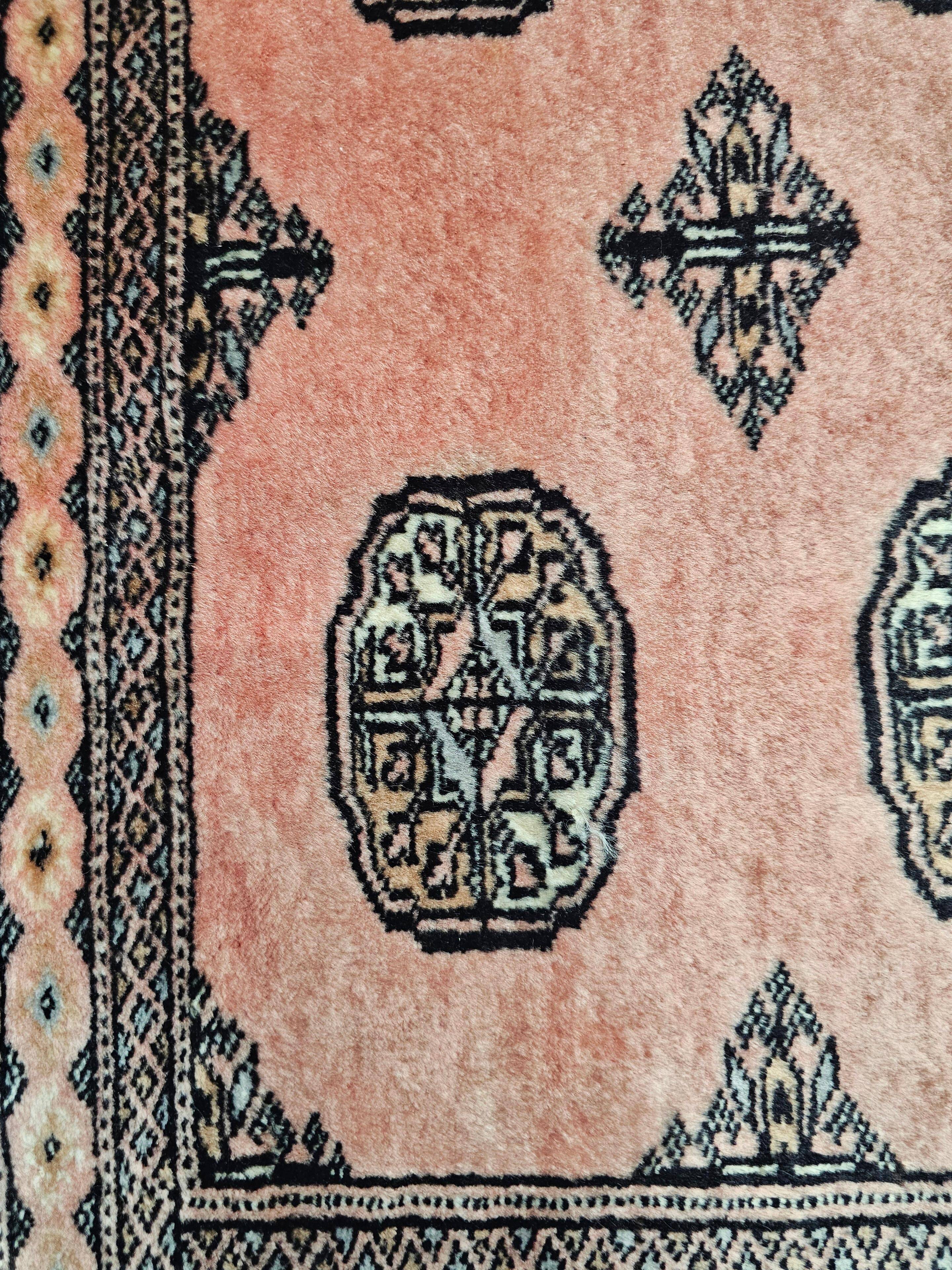 Tapis vintage noué main Bokhara Pakistan années 1950