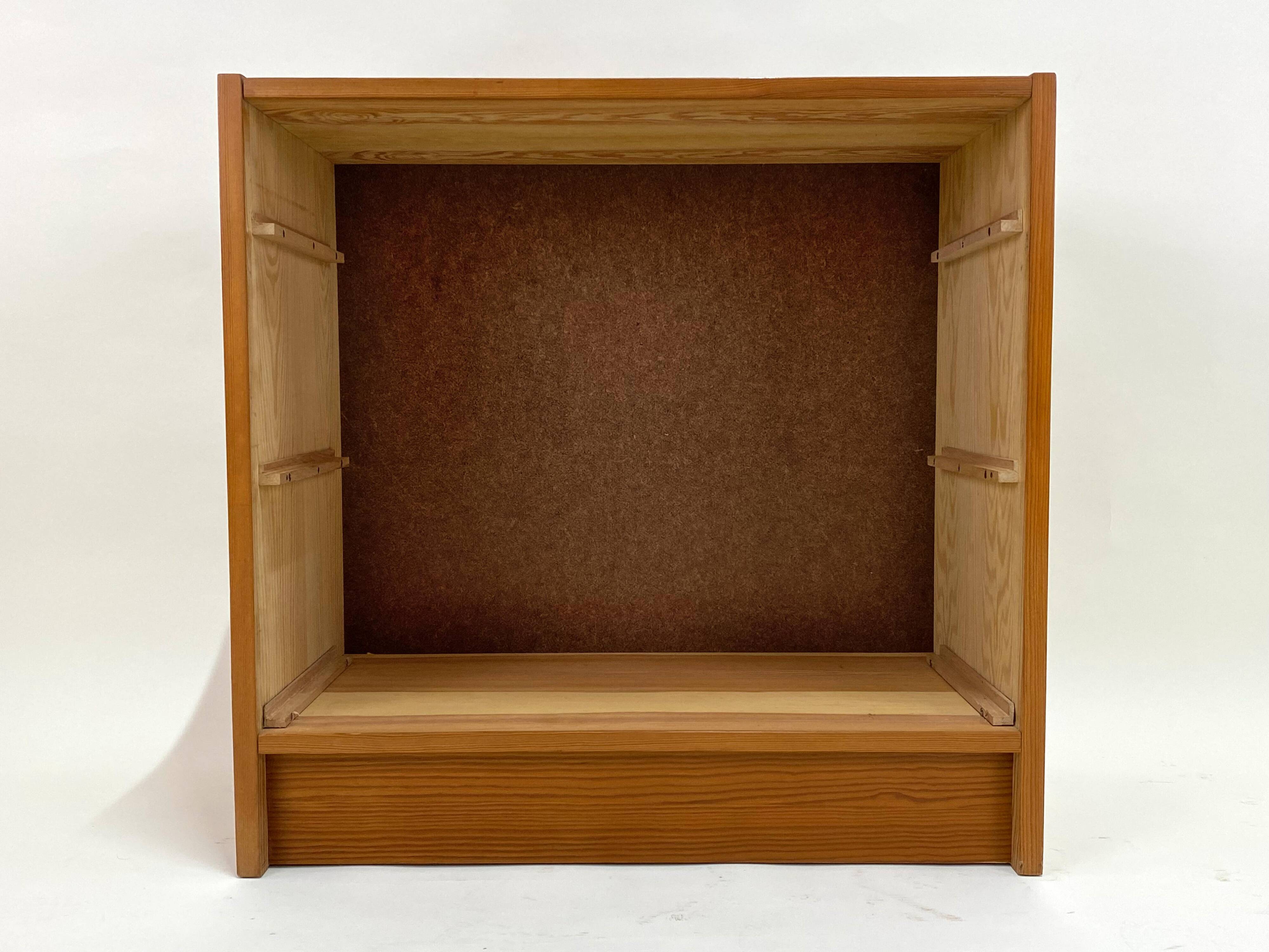 Antique 3 Drawer Chest of Drawers - Pitchpin and Leather - Vintage 70's - Scandinavian Style