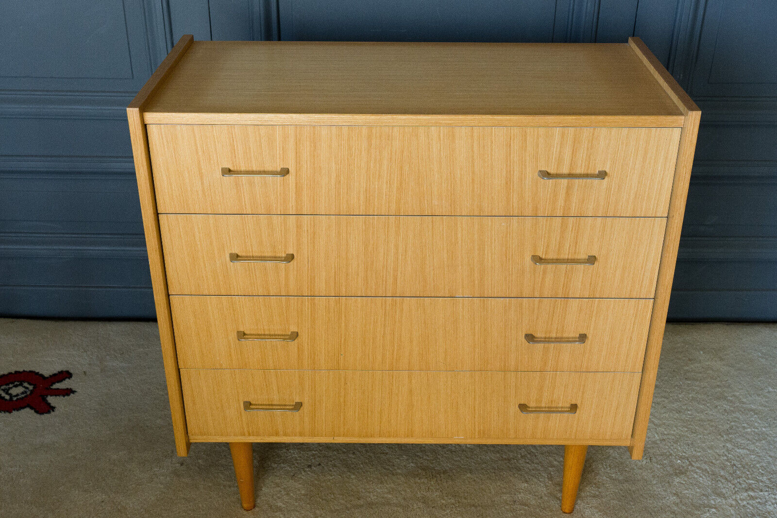 Light wood chest of drawers 4 drawers 1960 Spindle legs