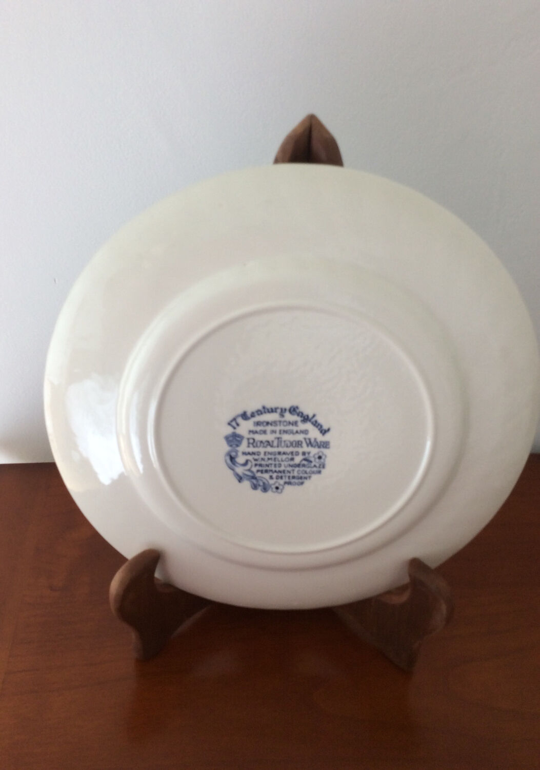 Assiette Royal Tudor Ware Hand engraver by WN Mellor Made in England