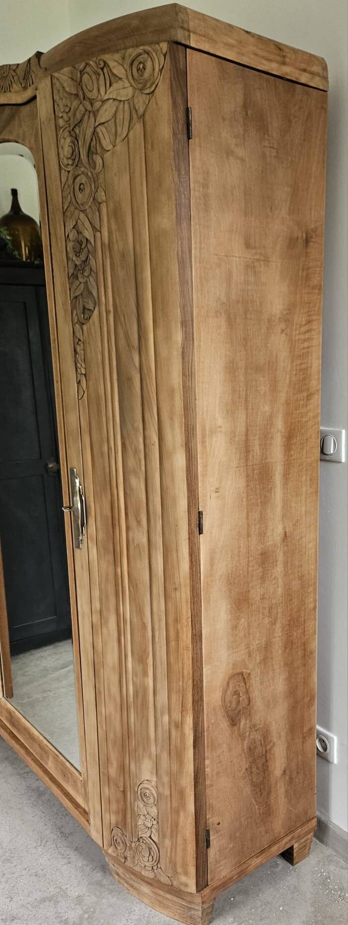 Armoire Art déco, 3 portes, 1 miroir, sablée