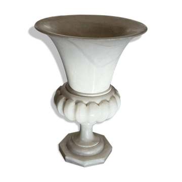 Alabaster lamp in neoclassical style