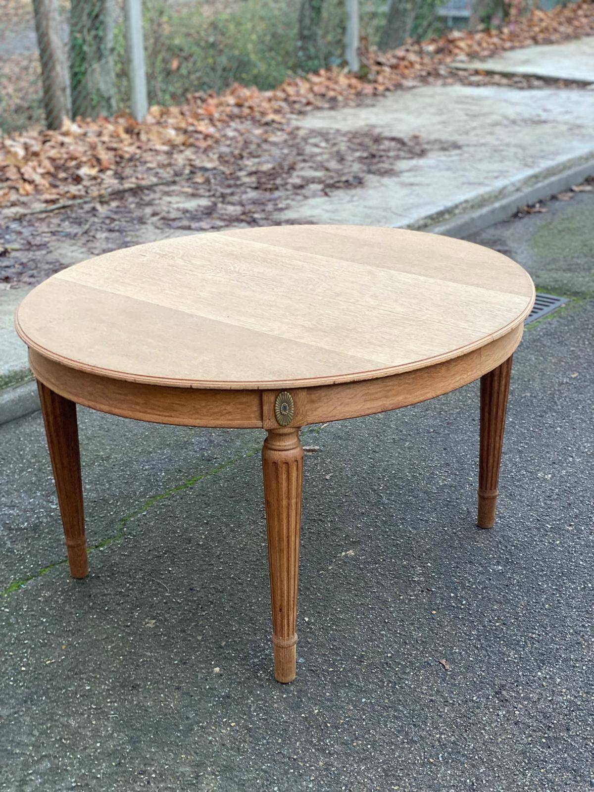 Renovated round Art Deco dining table in solid oak, 1950, 230cm extendable.