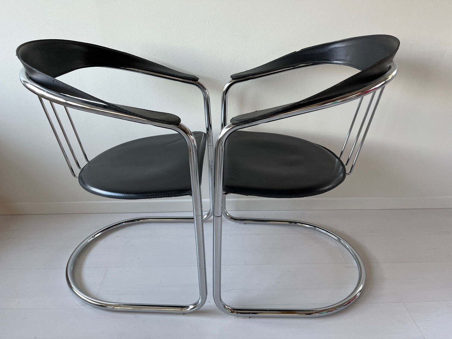 Duo de fauteuils années 70-80