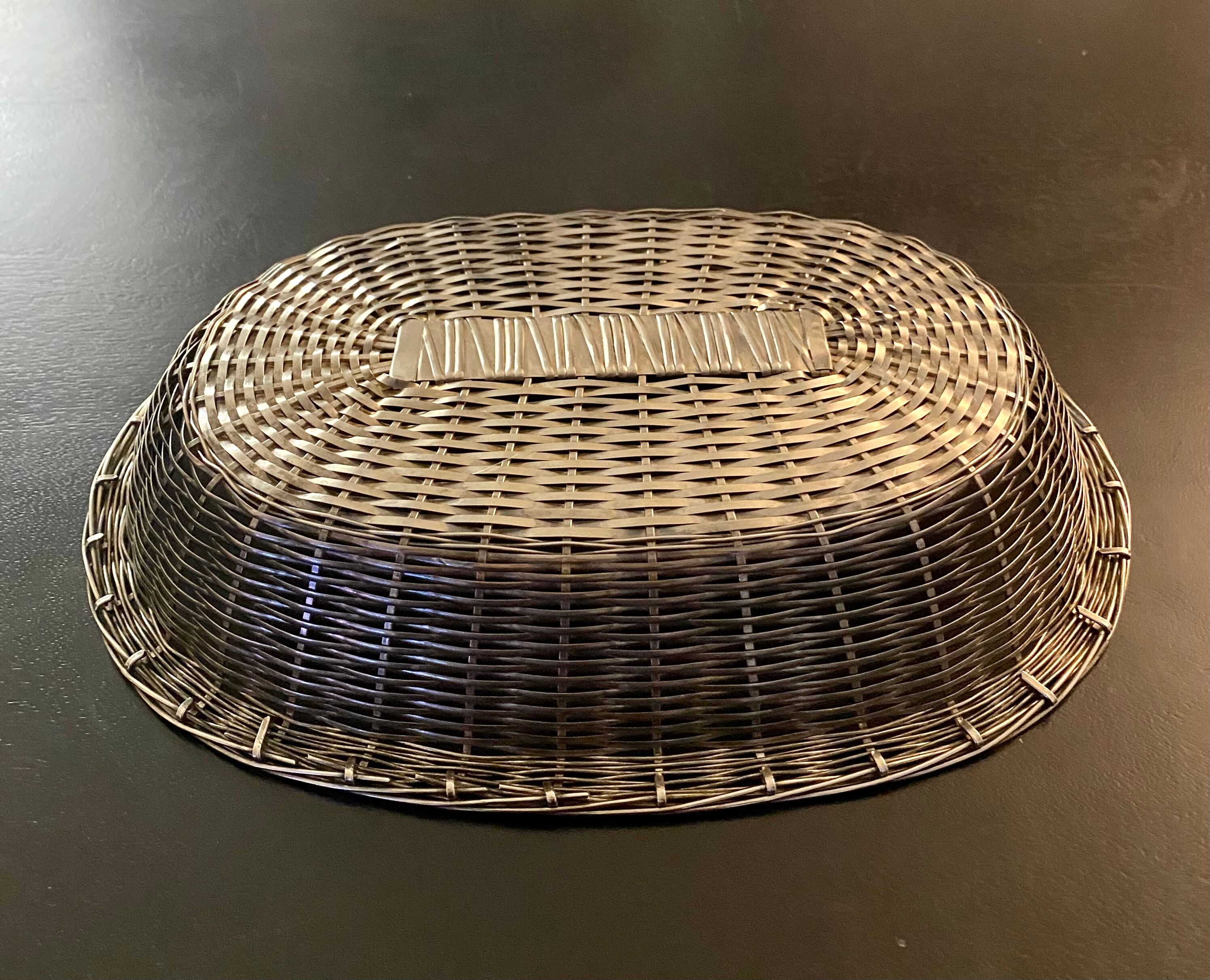 Silver metal breadbasket