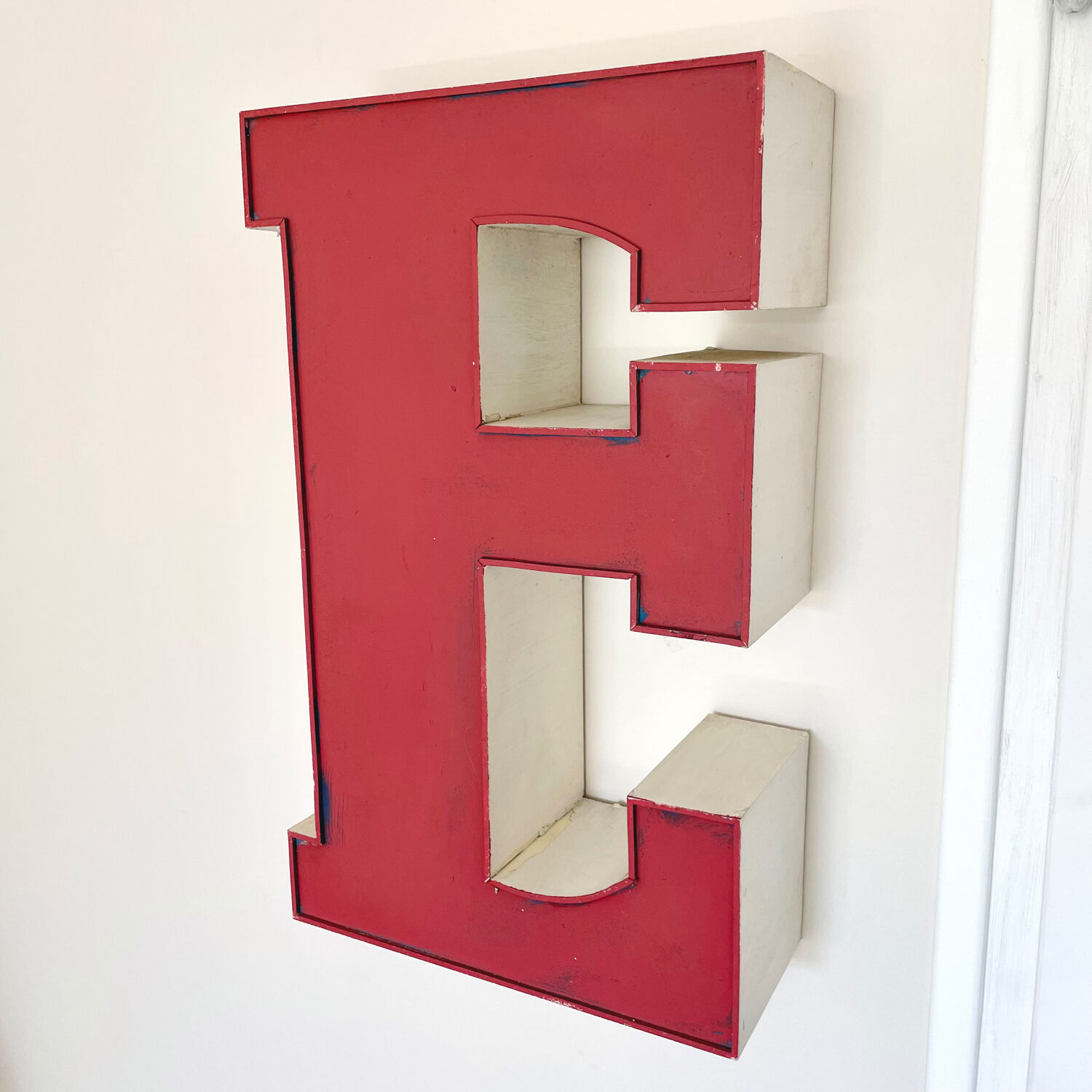 Sign letter E