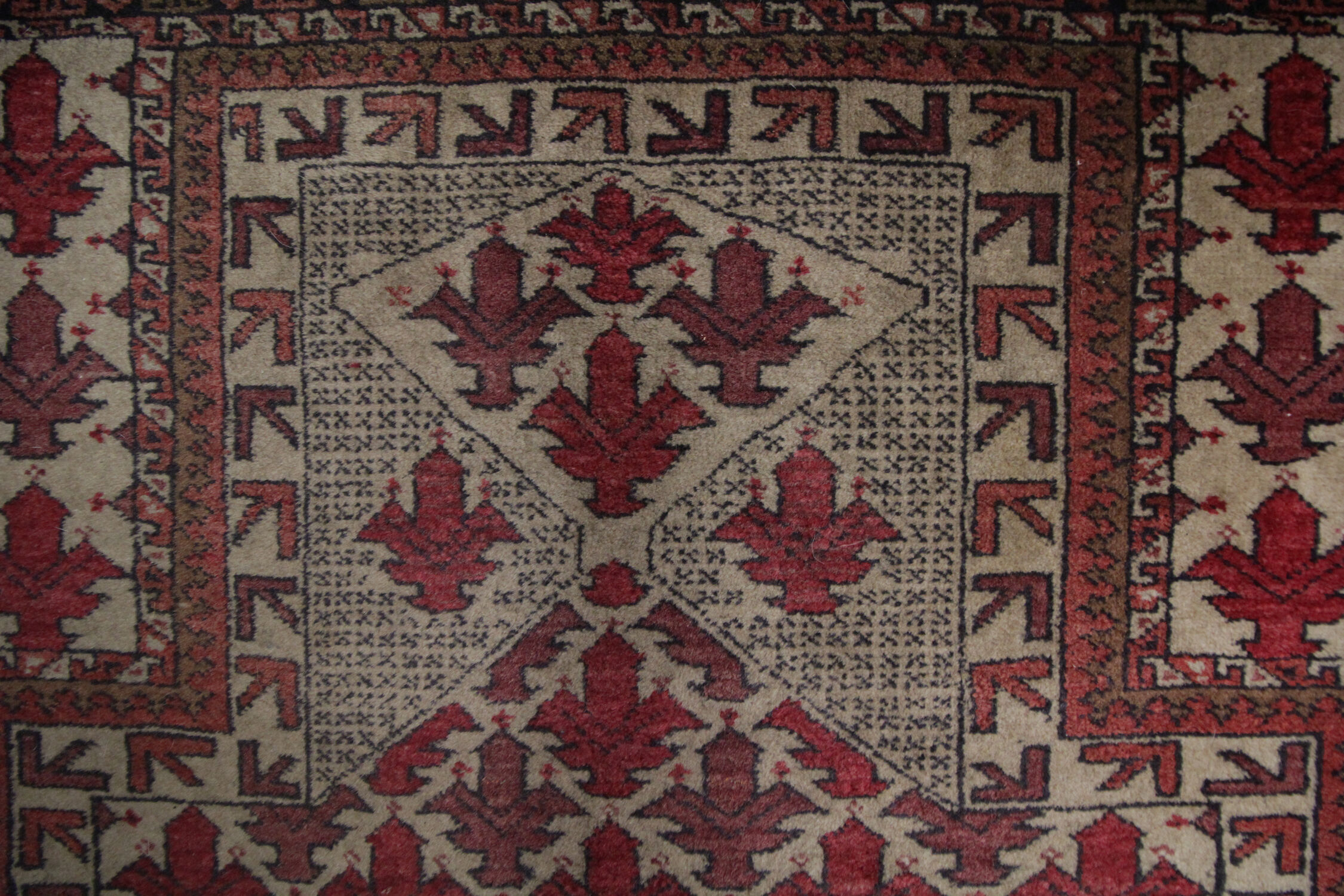 Red cream wool persian balouch rug 98x120cm
