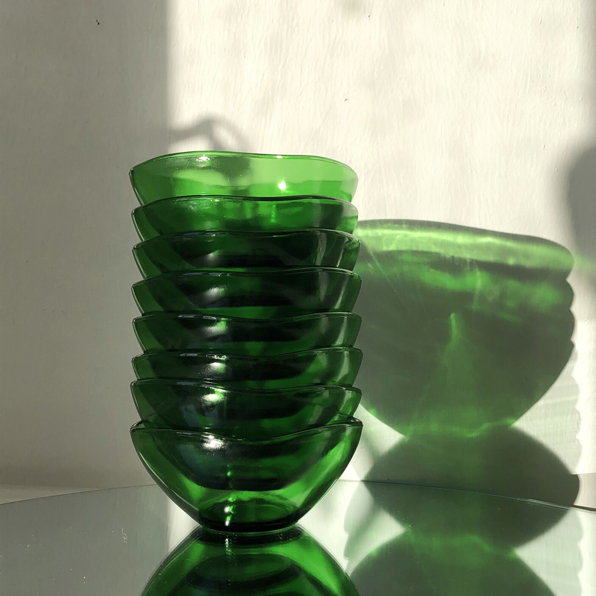 8 ramekins, translucent green tempered glass cups, vereco france shape