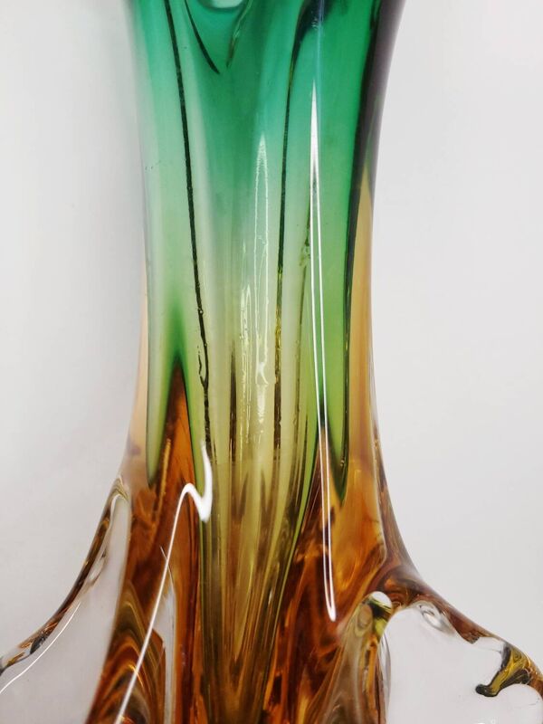 Vase en verre artistique aux nuances vert et ambre – années 60/70