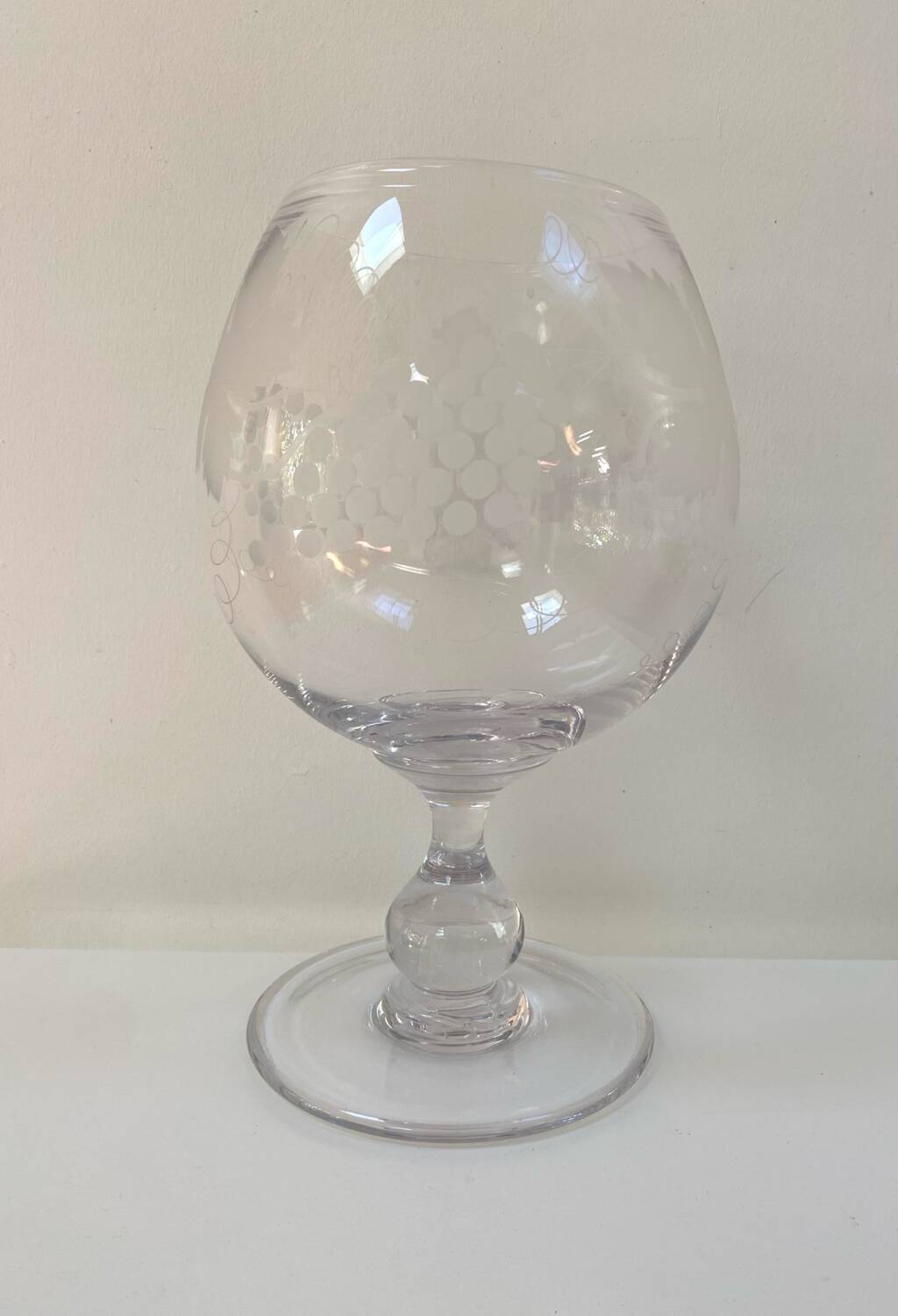 Large engraved grape crystal bowl St Hilaire