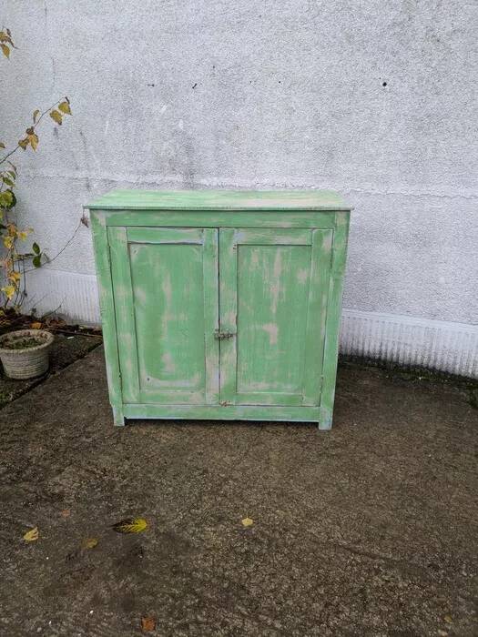 Buffet parisien patiné