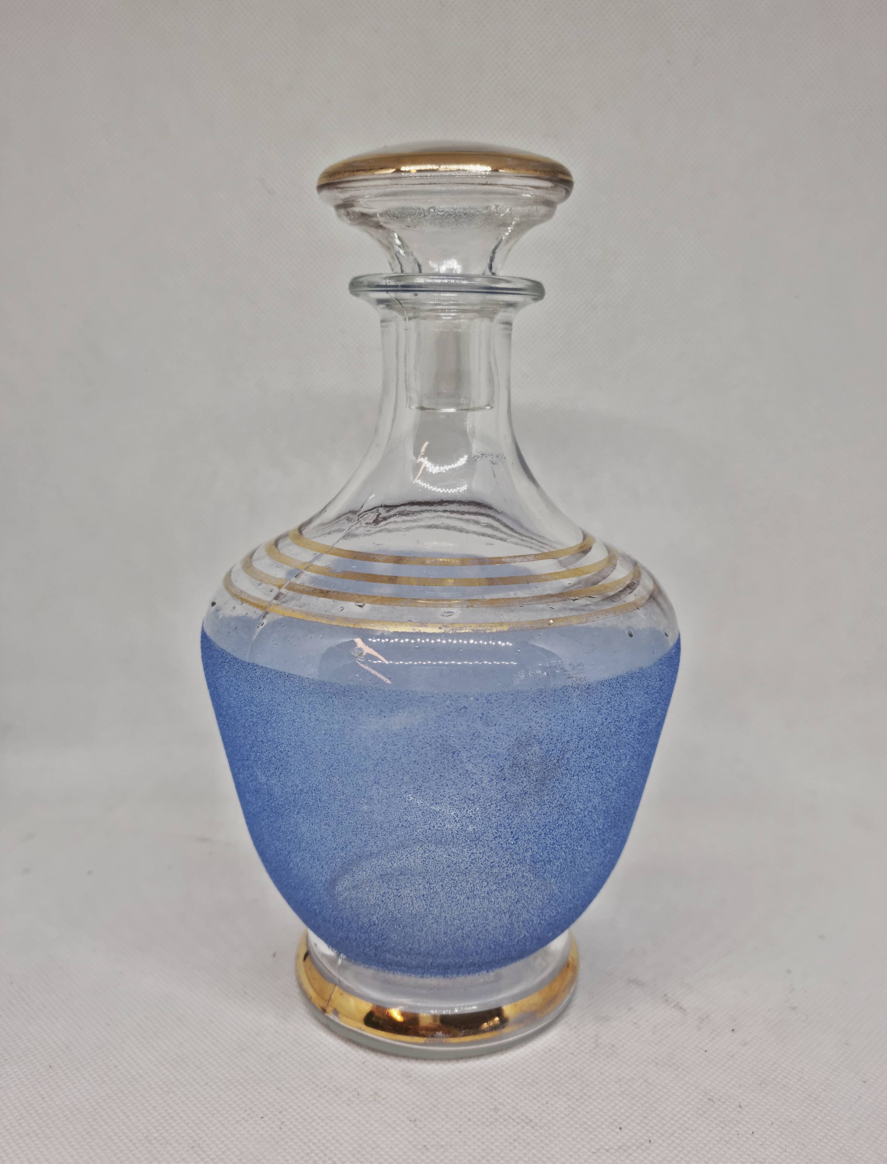 Carafe in blue granite glass