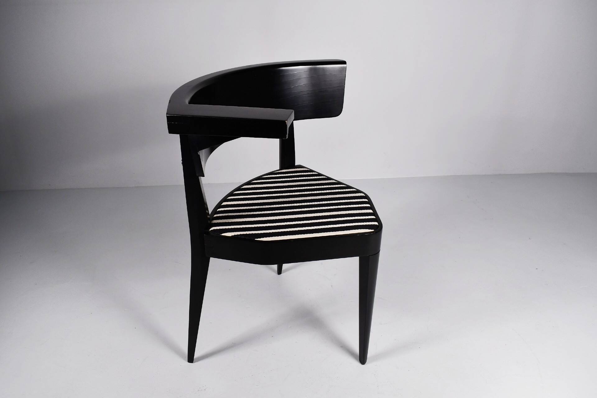 Chaise asymétrique B1 de Stefan Wewerka 1978