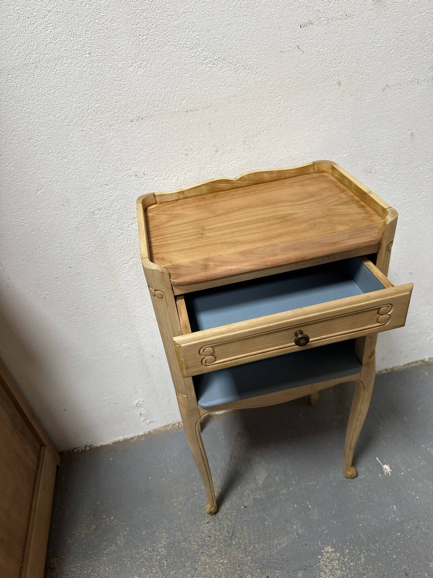 Bedside table