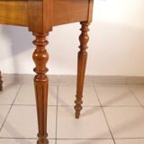 Table pieds cannelés