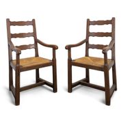 Paire de fauteuils rustiques en chêne assises paillées