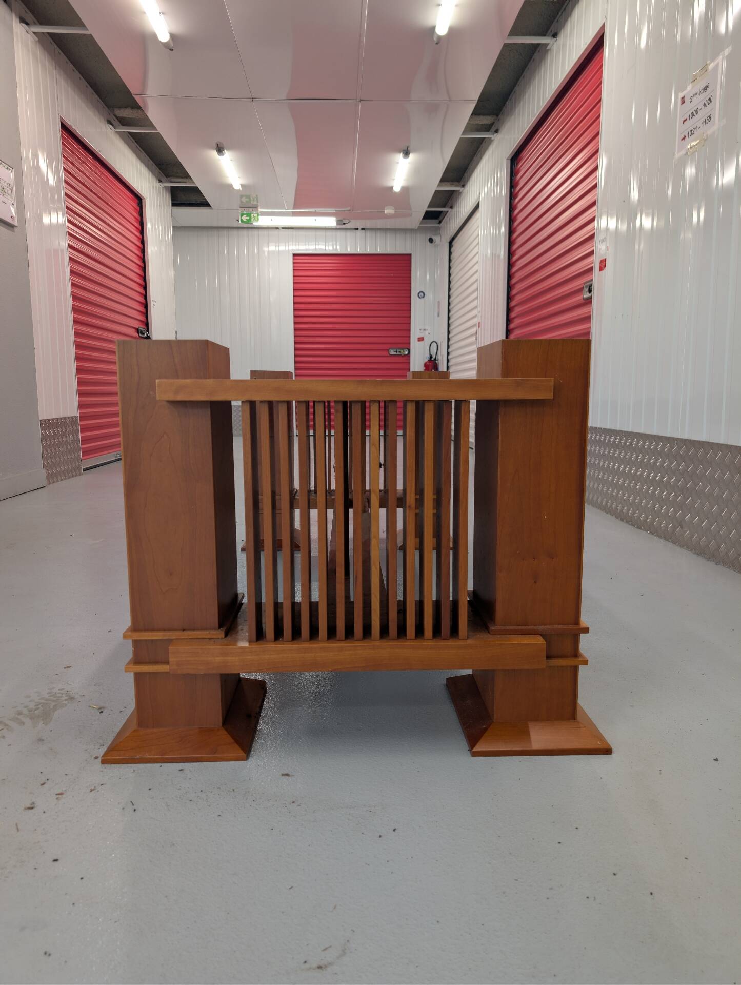 Dining table "Allen 605" in solid cherry by Frank Lloyd Wright p
