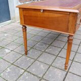 Napoleon III desk in Louis XVI style made of walnut from the late 19th century.
