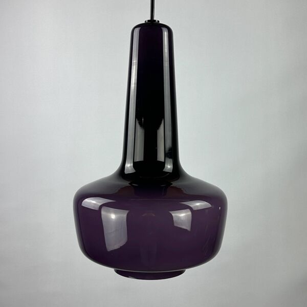 Suspension en verre opalin violet KRETA pour Holmegaard par Jacob Bang