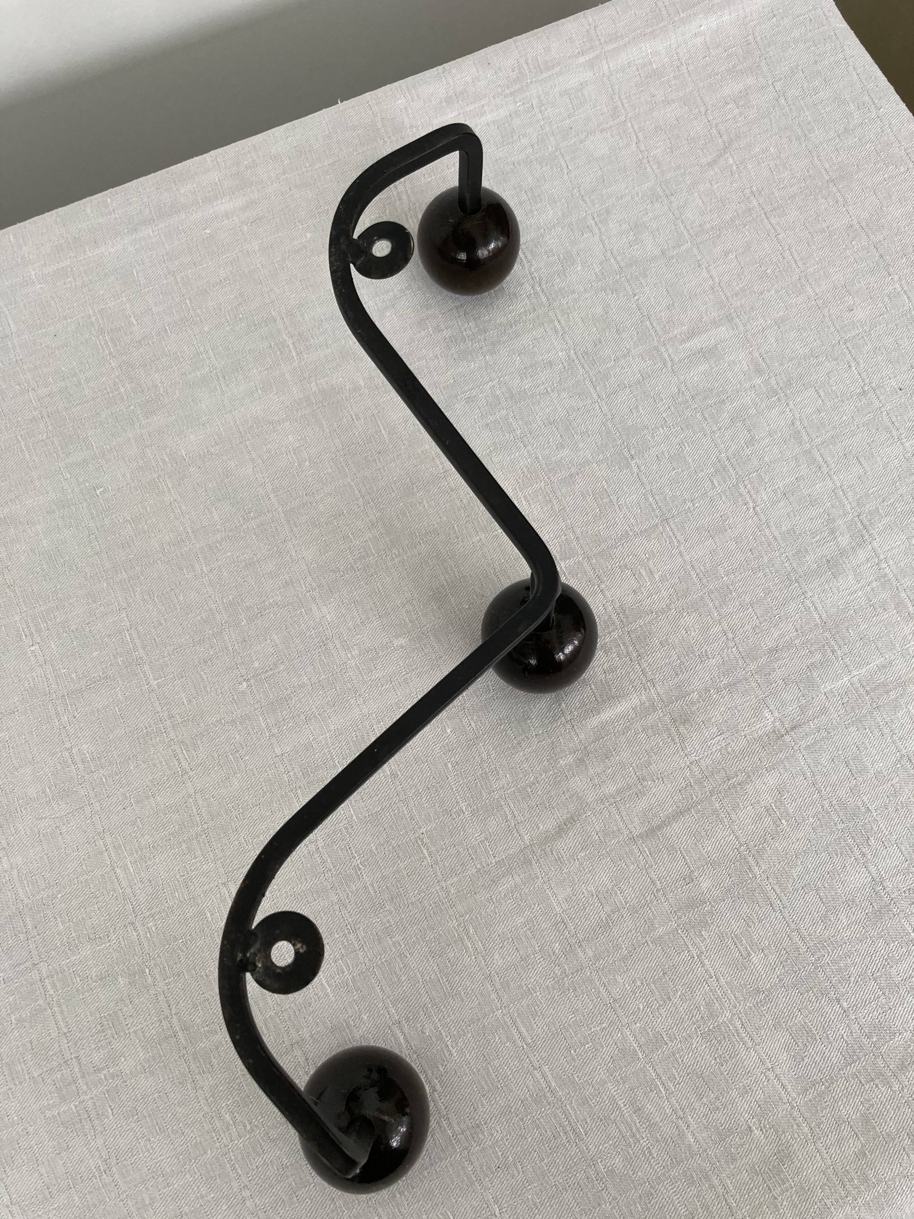 Hook 3 metal and wood support