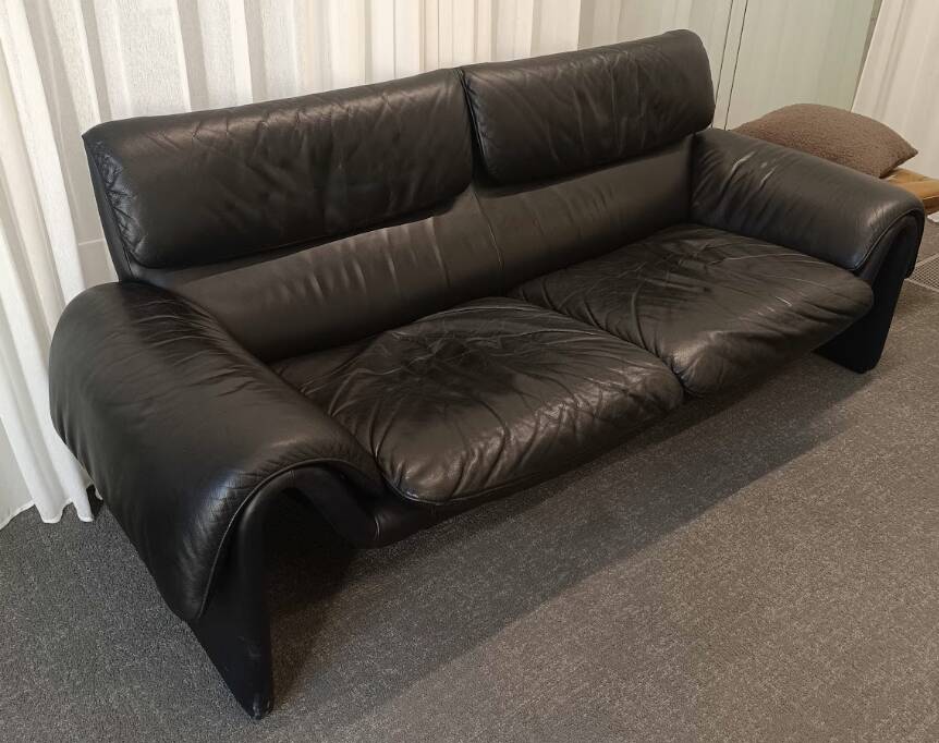 Canapé De Sede en cuir noir, design sculptural, Suisse