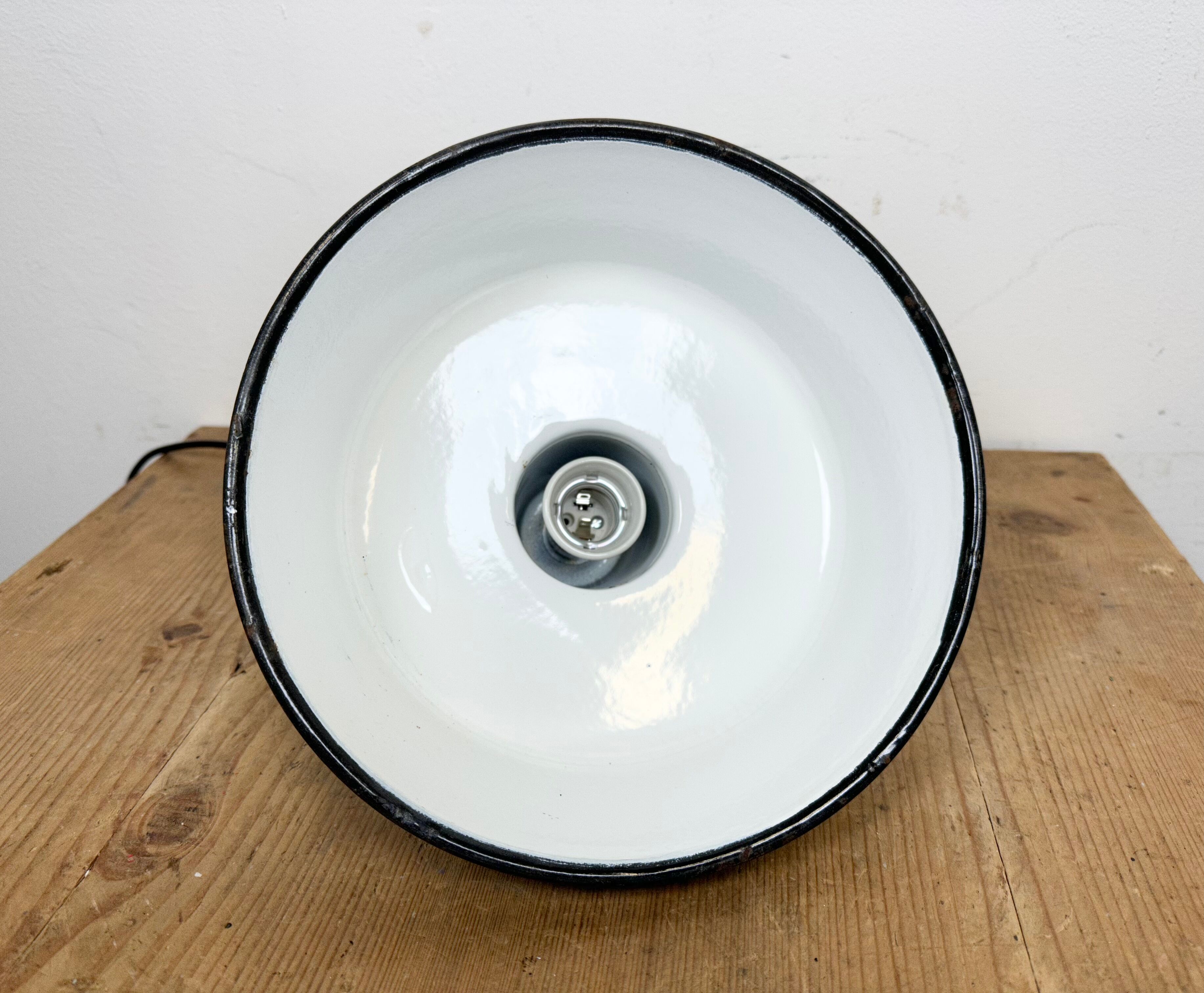 Industrial green enamel pendant lamp, 1960s