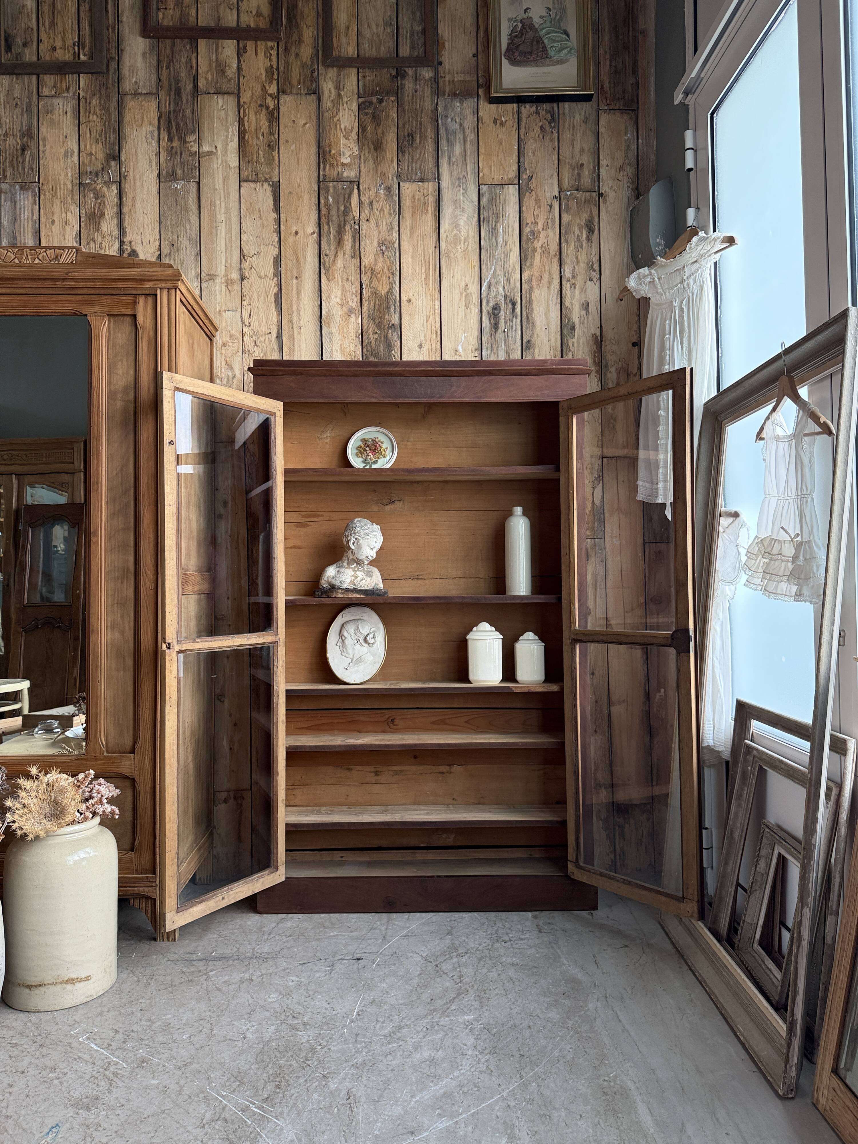Louis-Philippe display cabinet in walnut