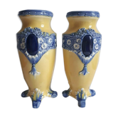 Paire de vases barbotine médaillons