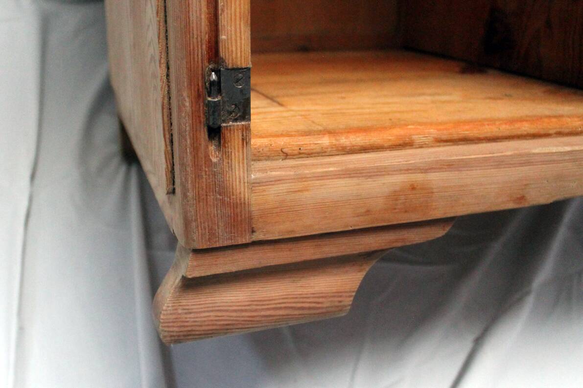 Low mado buffet, marble top, sanded