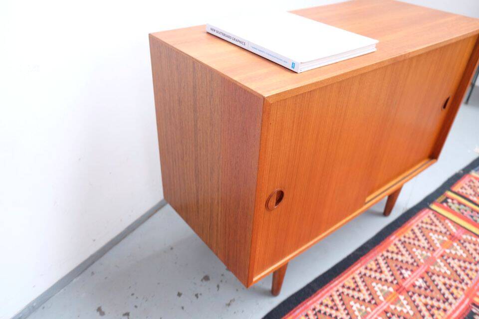 Vintage Danish teak chest of drawers from the 60s/70s, Danish retro style.