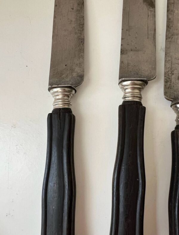 Ensemble de 11 couteaux de table bois noirci Napoléon III XIX