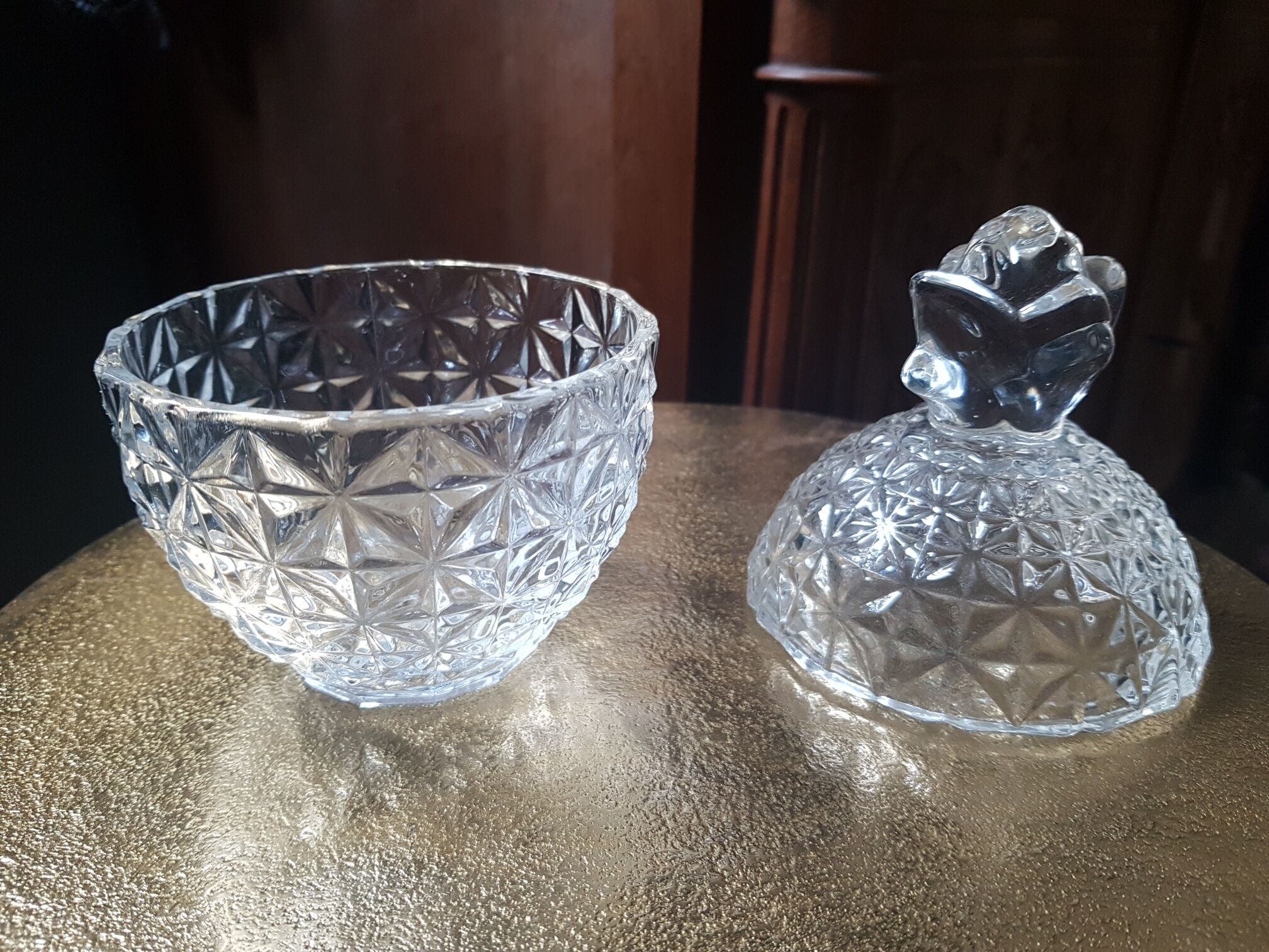 Pineapple-shaped candy